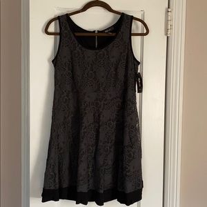 Black lace sleeveless dress